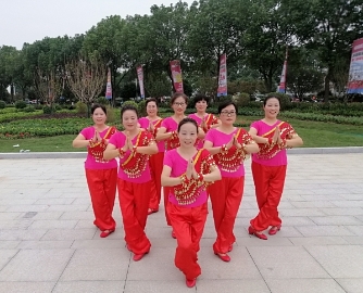寿州快乐舞队8人队形舞蹈《欢乐的跳吧》